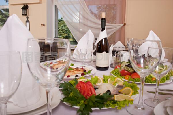 優(yōu)質(zhì)正餐服務(wù) 打造精致餐飲體驗(yàn)