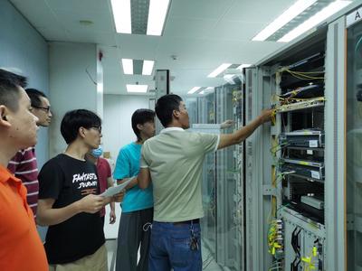 我校東莞校區網絡核心交換機更新工作順利完成